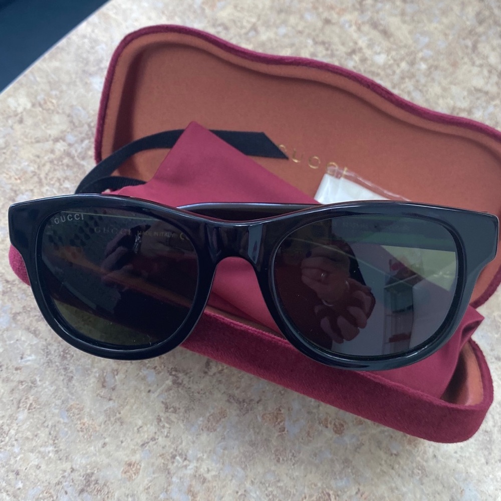 Gucci sunglass authentic and new